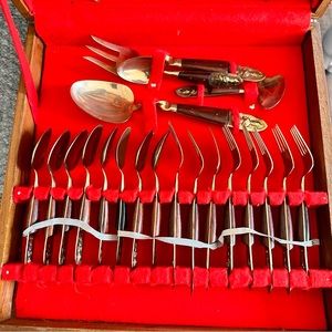 USED VINTAGE 8 piece Siam Silverware Set